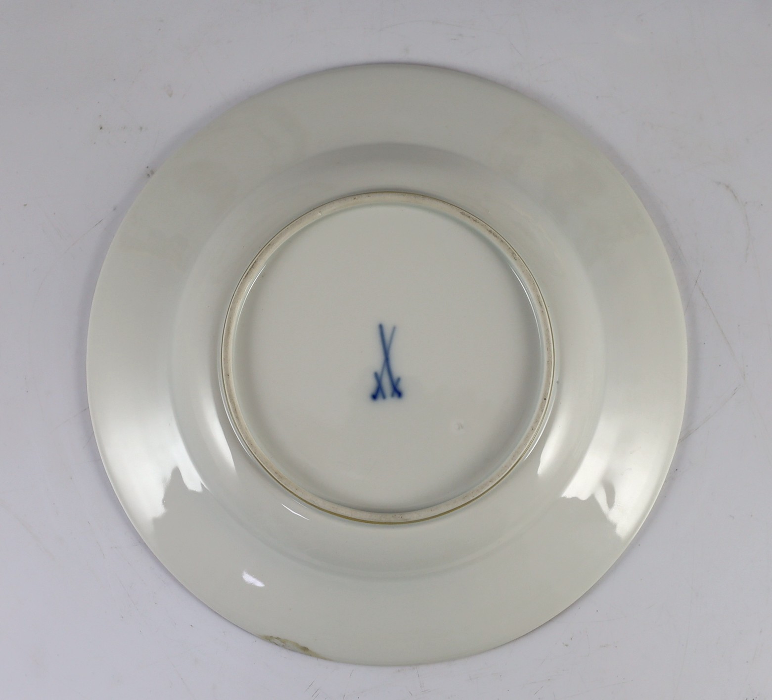 A set of five Meissen Capo di Monte style plates, 19th century, 22.7cm diameter, slight faults